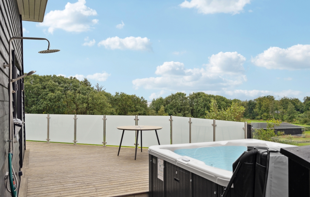 Das Luxusferienhaus Nr. 603 bietet u. a. einen tollen Whirlpool