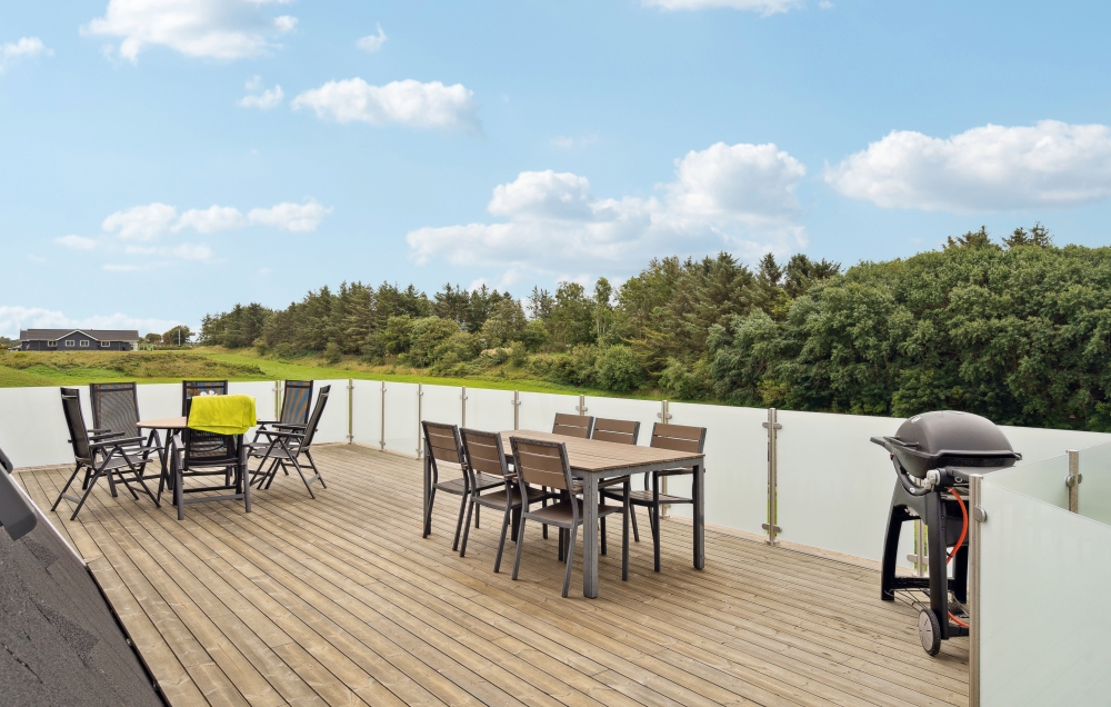 Genießen Sie einen Grillabend auf der Terrasse des Luxusferienhauses Nr. 603 in Limfjord