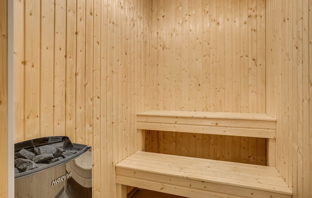 Genießen Sie die heiße Sauna im Luxusferienhaus Nr. 604 für 16 Personen