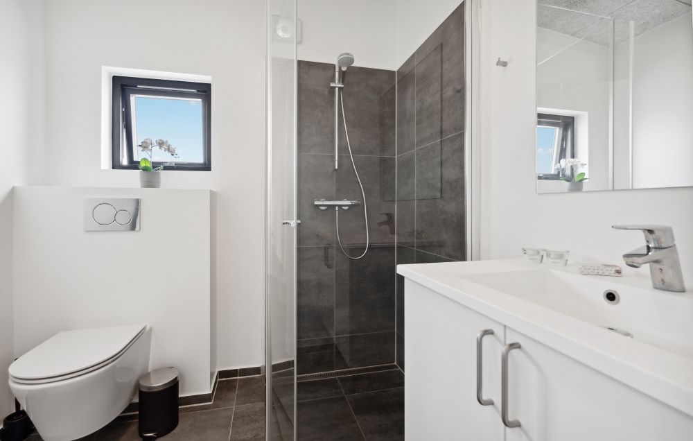 Eines der Badezimmer im Luxusferienhaus Nr. 604