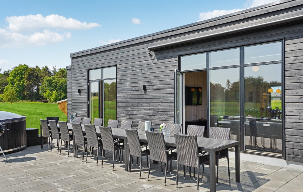 Das Luxusferienhaus Nr. 604 hat eine tolle Terrasse, die mit hochwertigen Gartenmöbeln für 16 Personen ausgestattet ist.