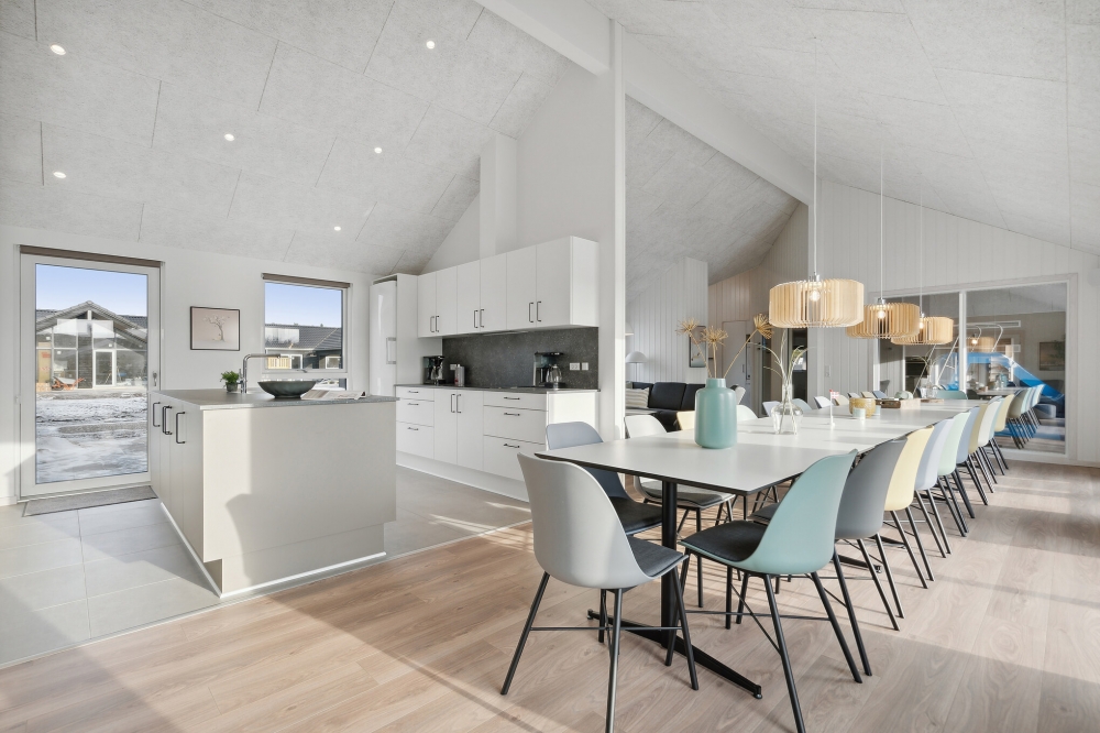 Aufenthaltsraum mit Platz für 24 im Luxusferienhaus Nr. 605.