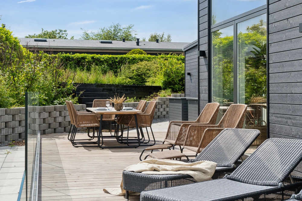 Genießen Sie einen Grillabend auf der Terrasse des Luxusferienhauses Nr. 606 in Ostjütland