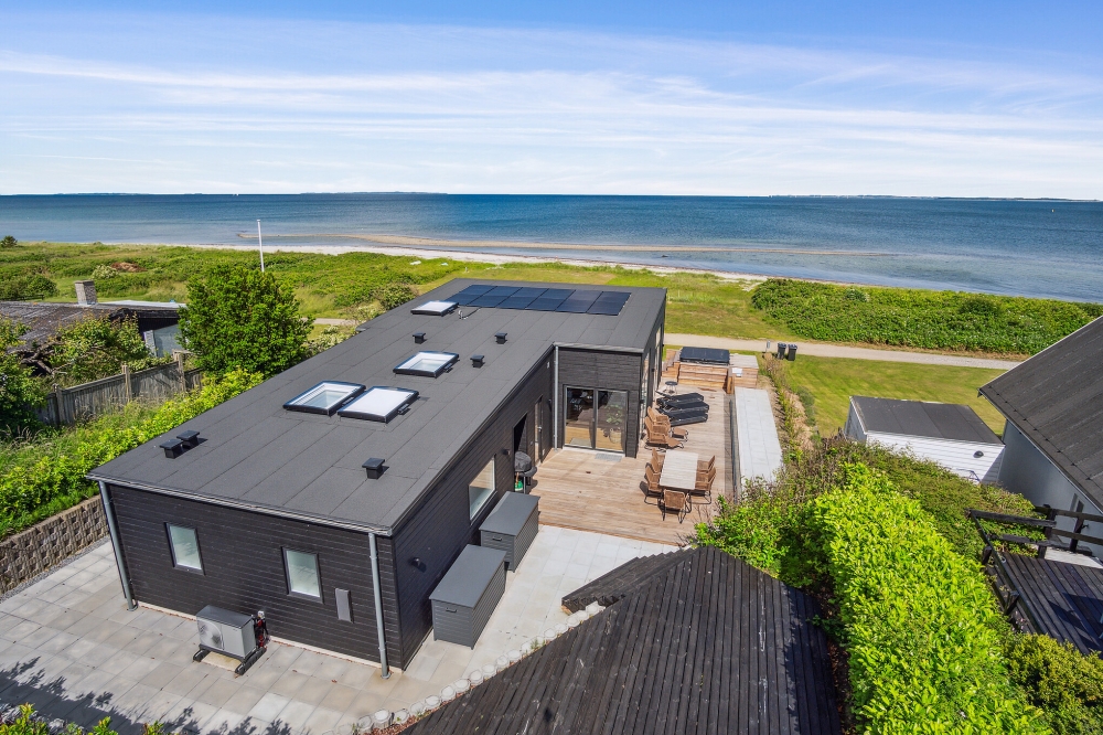 Diese schicke Haus mit Whirlpool Nr. 606 mit Platz für 6 Personen liegt in Ostjütland