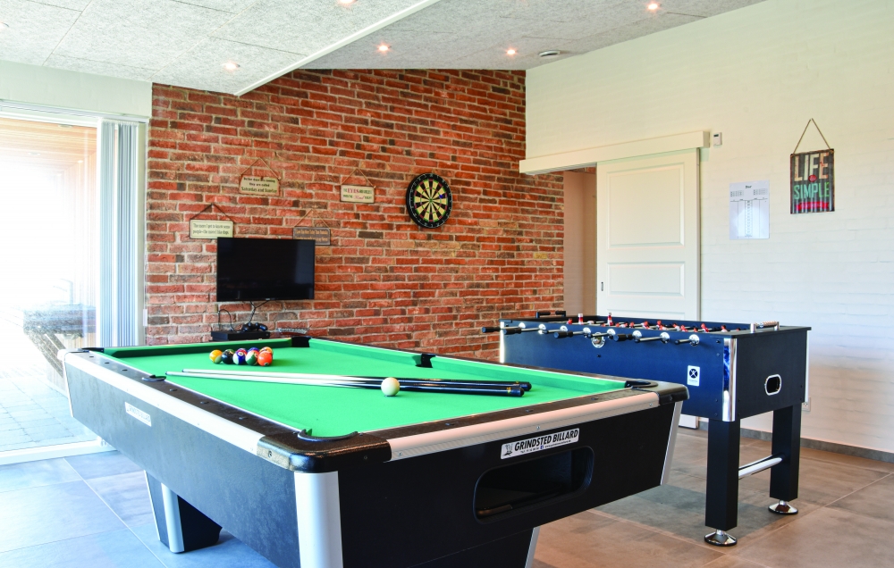 Neben den vielen schönen Stunden, die man im Poolbereich des Hauses verbringen kann, bietet das Luxusferienhaus 607 auch Spielevergnügen bei Billard/Tischtennis und Darts