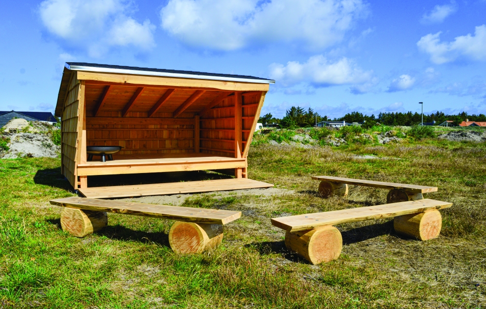 Zu dem attraktiven Ferienhaus Nr. 607 in Nordjütland gehört auch ein tolles Angebot im Außenbereich, z. B. Spieleturm und Schaukeln