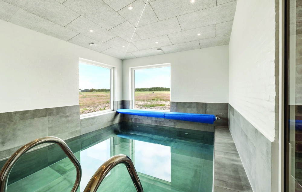 Der schicke Pool im Luxusferienhaus Nr. 607 für 18 Personen