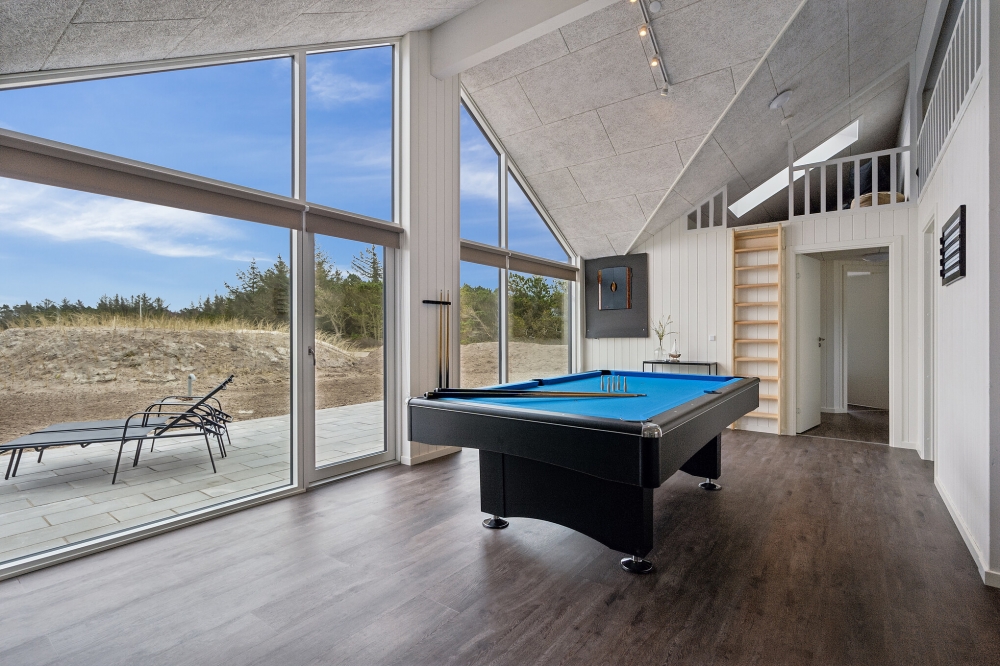 Das Luxusferienhaus 610 für 18 Personen hat einen großen Aktivitätsraum mit u. a. Billard und Darts