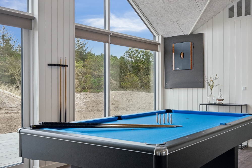 Neben den vielen schönen Stunden, die man im Poolbereich des Hauses verbringen kann, bietet das Luxusferienhaus 610 auch Spielevergnügen bei Billard/Tischtennis und Darts
