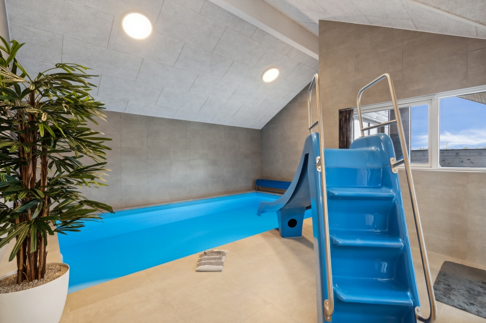 Der schicke Pool im Luxusferienhaus Nr. 610 für 18 Personen