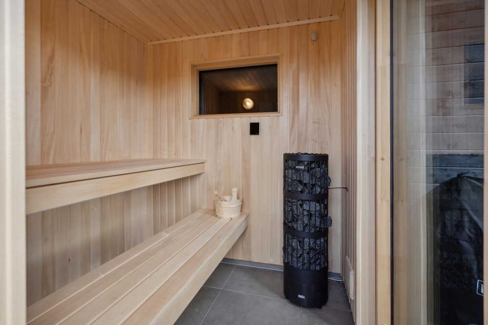 Genießen Sie die heiße Sauna im Luxusferienhaus Nr. 611 für 20 Personen
