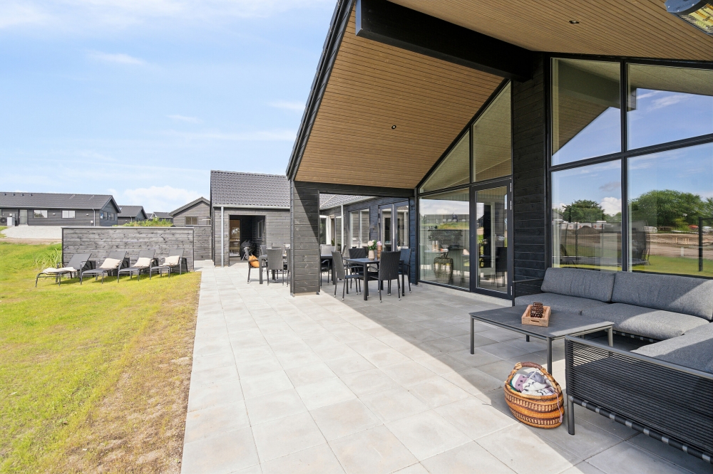 Große Terrasse am Luxusferienhaus Nr. 611 in Südjütland.