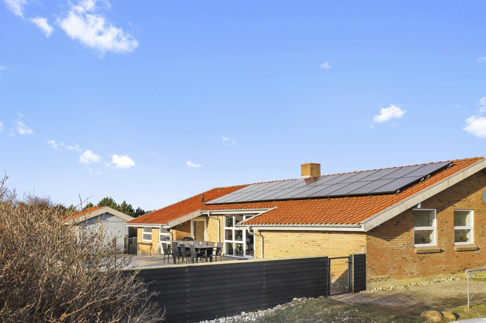 Dieses schöne Poolhaus Nr. 613 mit Platz für 8 Personen liegt in Westjütland