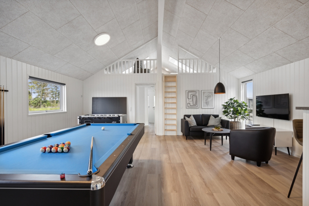 Das Luxusferienhaus 614 für 16 Personen hat einen großen Aktivitätsraum mit u. a. Billard und Darts