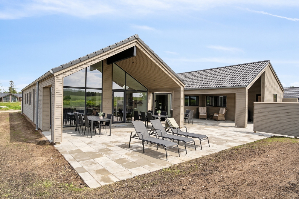 Das Luxusferienhaus Nr. 614 hat eine tolle Terrasse, die mit hochwertigen Gartenmöbeln für 16 Personen ausgestattet ist.
