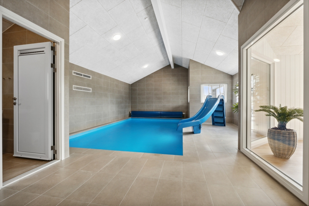 Der schicke Pool im Luxusferienhaus Nr. 615 für 30 Personen