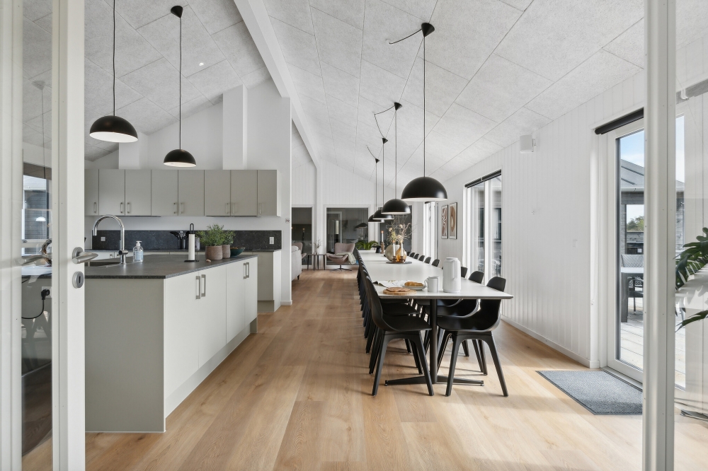 Aufenthaltsraum mit Platz für 30 im Luxusferienhaus Nr. 615.