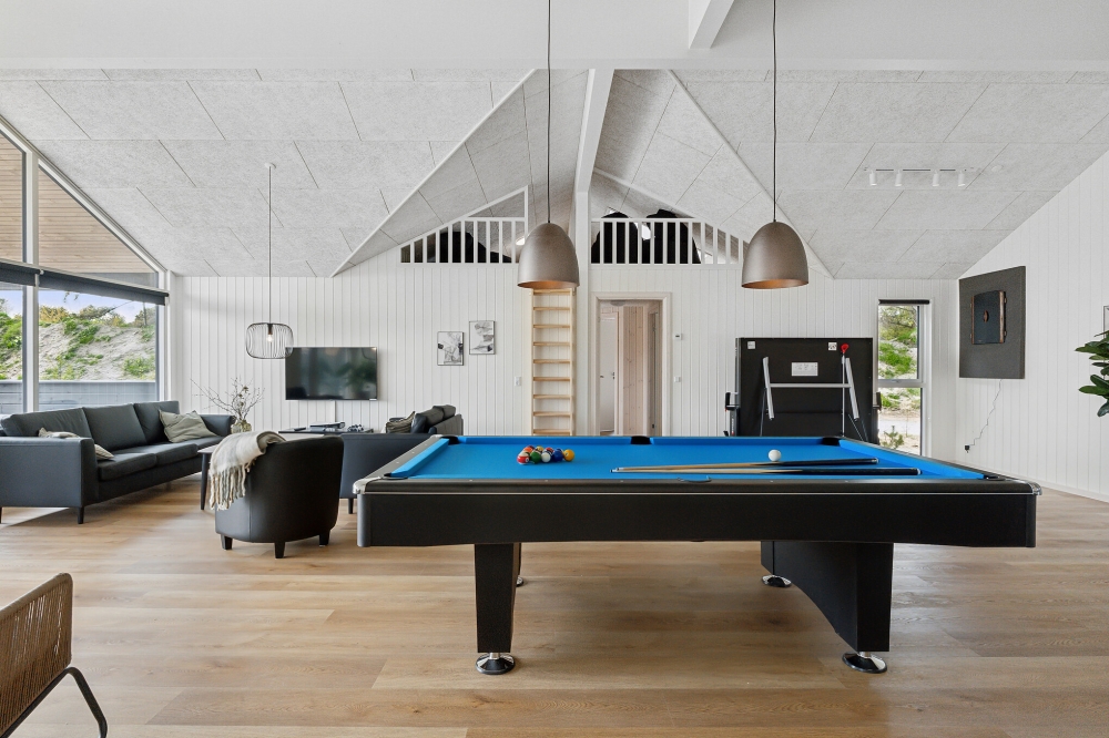 Neben den vielen schönen Stunden, die man im Poolbereich des Hauses verbringen kann, bietet das Luxusferienhaus 615 auch Spielevergnügen bei Billard/Tischtennis und Darts