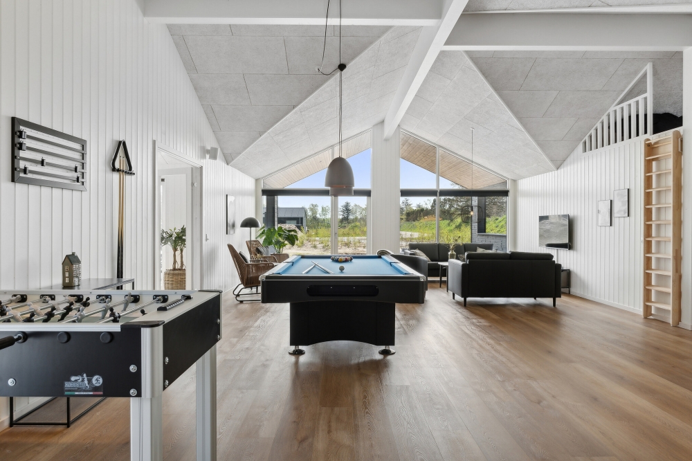 Das Luxusferienhaus 615 für 30 Personen hat einen großen Aktivitätsraum mit u. a. Billard und Darts