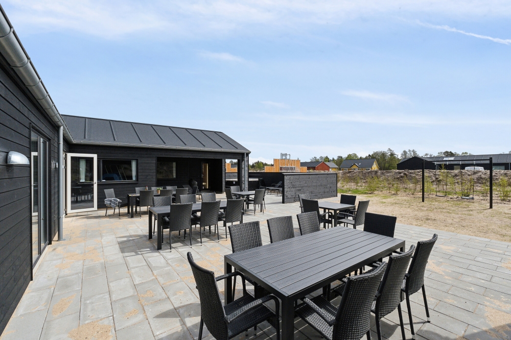 Auf der Terrasse des Ferienhauses Nr. 615 ist Platz für 30 Personen.