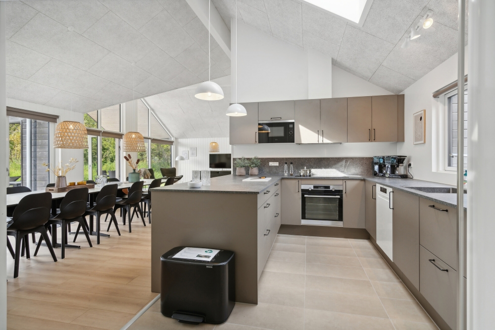 Die Küche in dem Luxusferienhaus Nr. 616 ist so gut ausgestattet, dass man problemlos Mahlzeiten für 16 Personen zubereiten kann.
