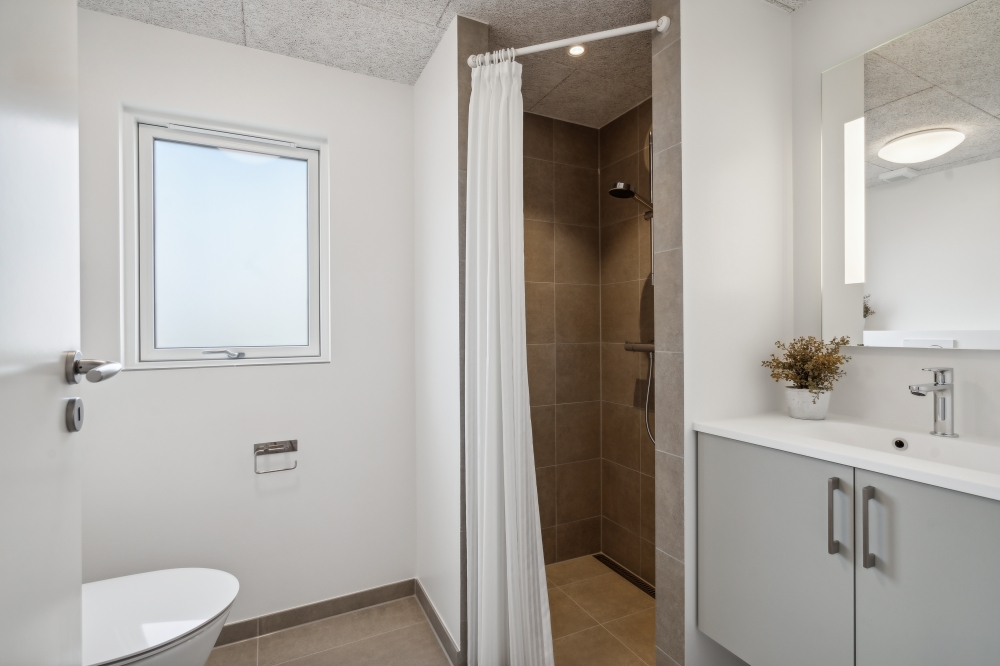 Im Luxusferienhaus Nr. 617 für 14 Personen gibt es Bad mit Dusche.