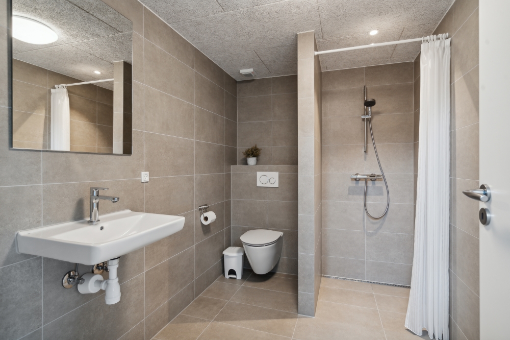 Eines der Badezimmer im Luxusferienhaus Nr. 617