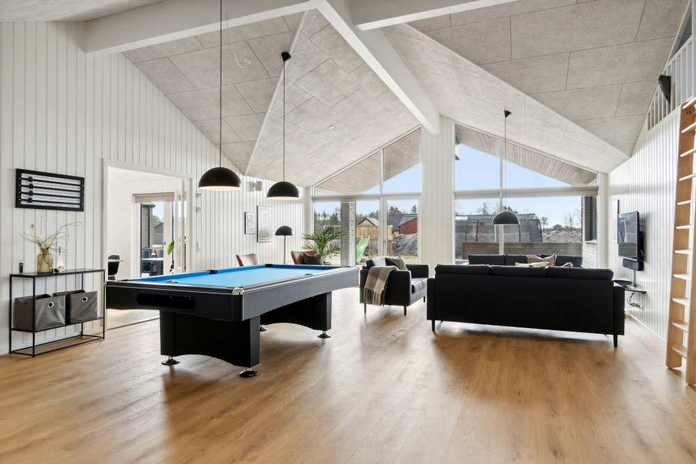 Neben den vielen schönen Stunden, die man im Poolbereich des Hauses verbringen kann, bietet das Luxusferienhaus 619 auch Spielevergnügen bei Billard/Tischtennis und Darts