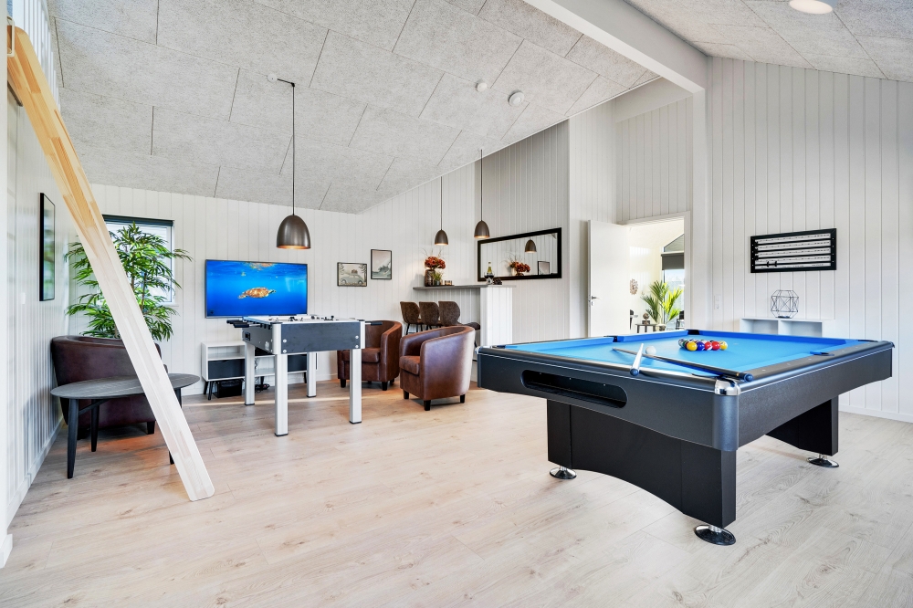 Neben den vielen schönen Stunden, die man im Poolbereich des Hauses verbringen kann, bietet das Luxusferienhaus 621 auch Spielevergnügen bei Billard/Tischtennis und Darts