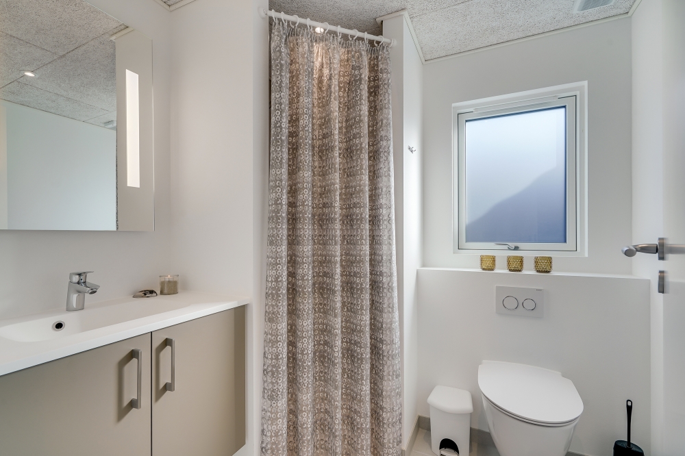 Eines der Badezimmer im Luxusferienhaus Nr. 622