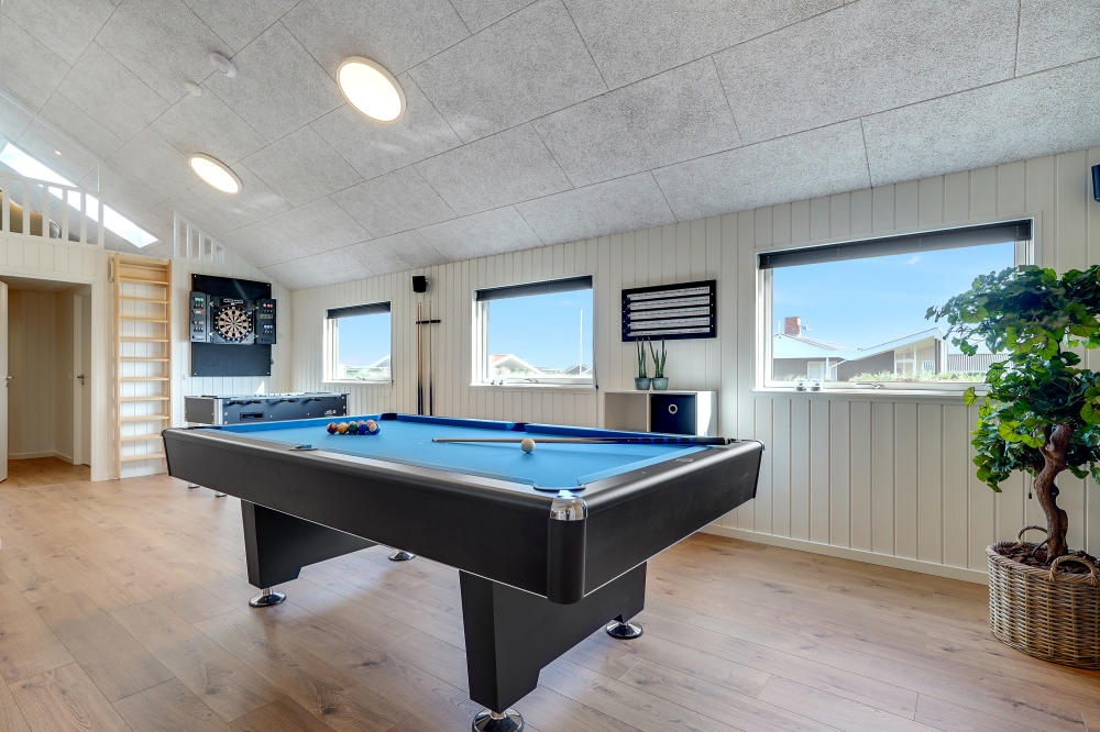 Neben den vielen schönen Stunden, die man im Poolbereich des Hauses verbringen kann, bietet das Luxusferienhaus 622 auch Spielevergnügen bei Billard/Tischtennis und Darts