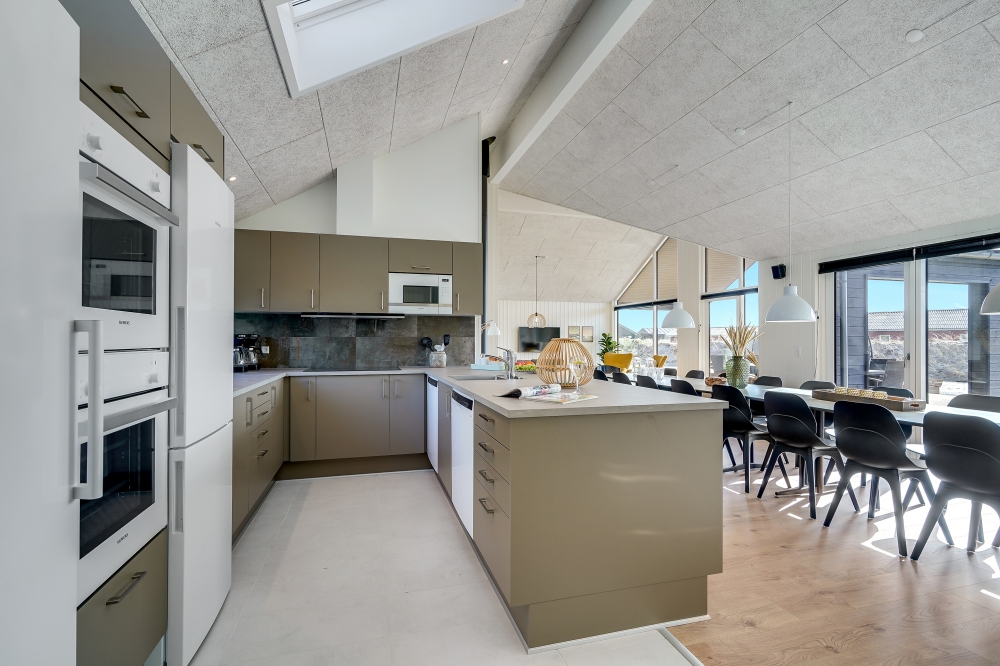 Die Küche in dem Luxusferienhaus Nr. 622 ist so gut ausgestattet, dass man problemlos Mahlzeiten für 18 Personen zubereiten kann.
