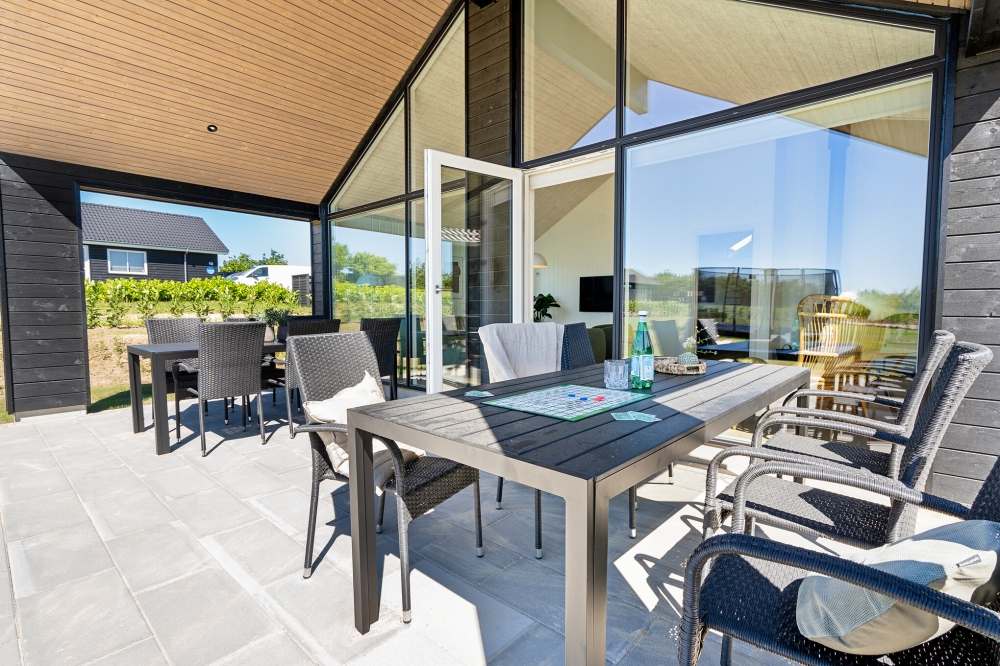 Das Luxusferienhaus Nr. 622 hat eine tolle Terrasse, die mit hochwertigen Gartenmöbeln für 18 Personen ausgestattet ist.