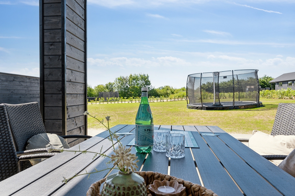 Genießen Sie einen Grillabend auf der Terrasse des Luxusferienhauses Nr. 622 in Bornholm