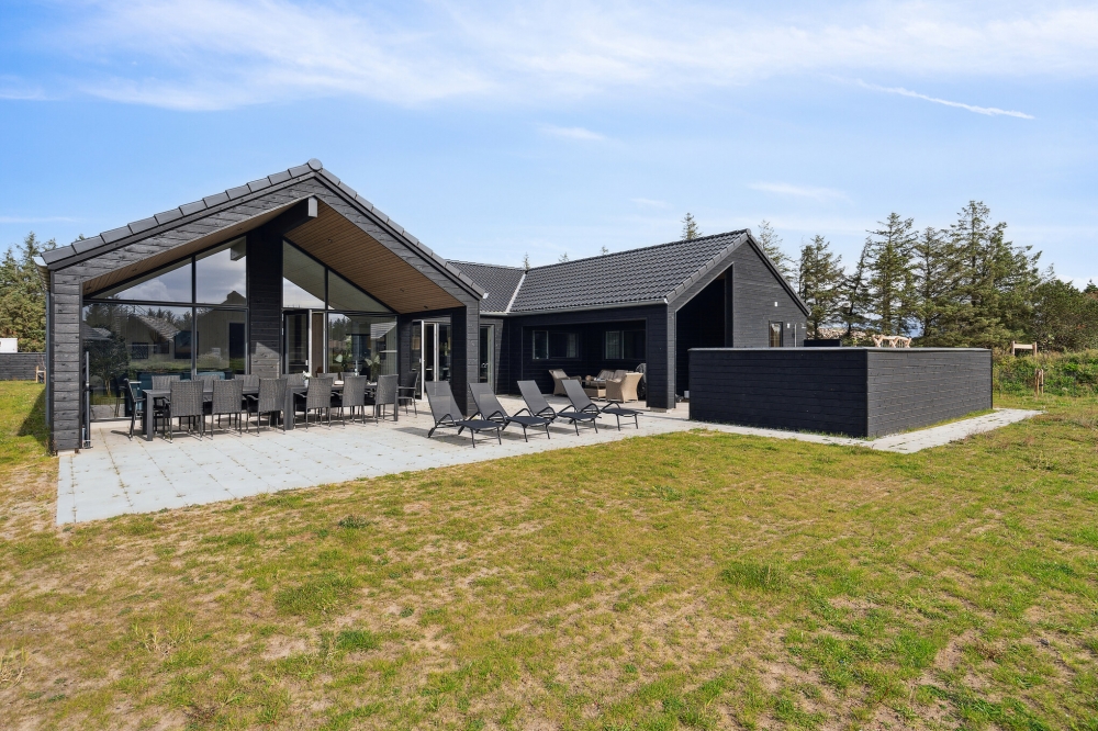 Dieses schöne Poolhaus Nr. 622 mit Platz für 18 Personen liegt in Bornholm