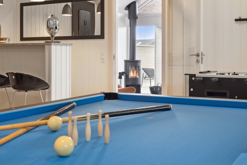 Das Luxusferienhaus 624 für 14 Personen hat einen großen Aktivitätsraum mit u. a. Billard und Darts