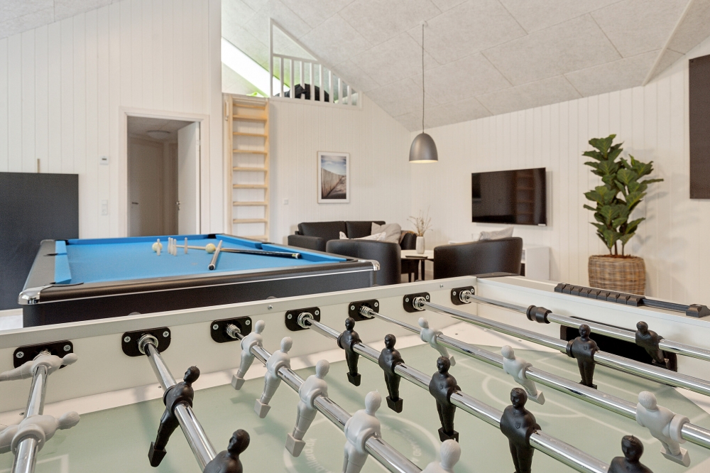 Neben den vielen schönen Stunden, die man im Poolbereich des Hauses verbringen kann, bietet das Luxusferienhaus 624 auch Spielevergnügen bei Billard/Tischtennis und Darts