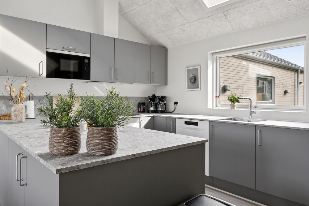Die Küche in dem Luxusferienhaus Nr. 624 ist so gut ausgestattet, dass man problemlos Mahlzeiten für 14 Personen zubereiten kann.