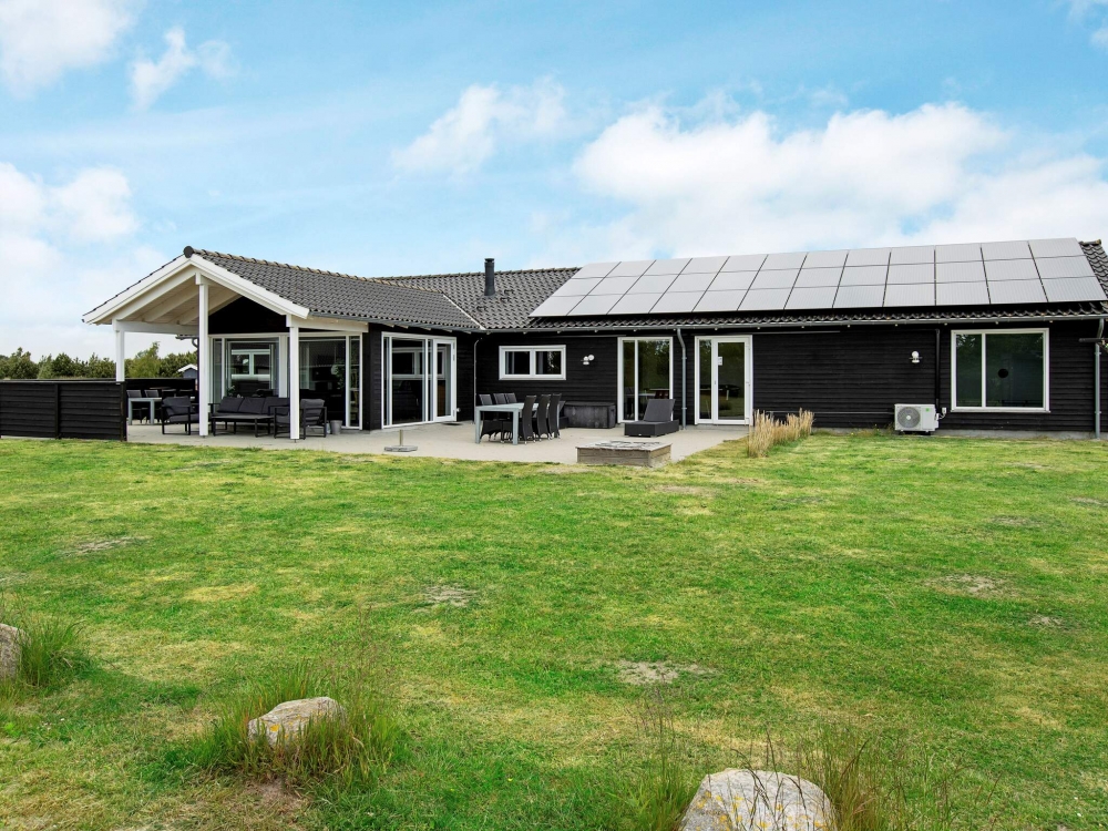 Dieses schicke Poolhaus Nr. 626 liegt in Lolland/Falster/Mön und bietet Platz für 14 Personen.