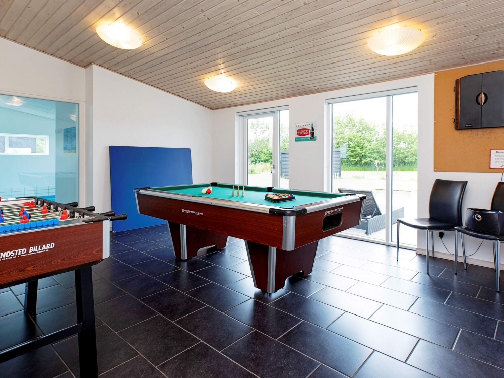 Neben den vielen schönen Stunden, die man im Poolbereich des Hauses verbringen kann, bietet das Luxusferienhaus 626 auch Spielevergnügen bei Billard/Tischtennis und Darts