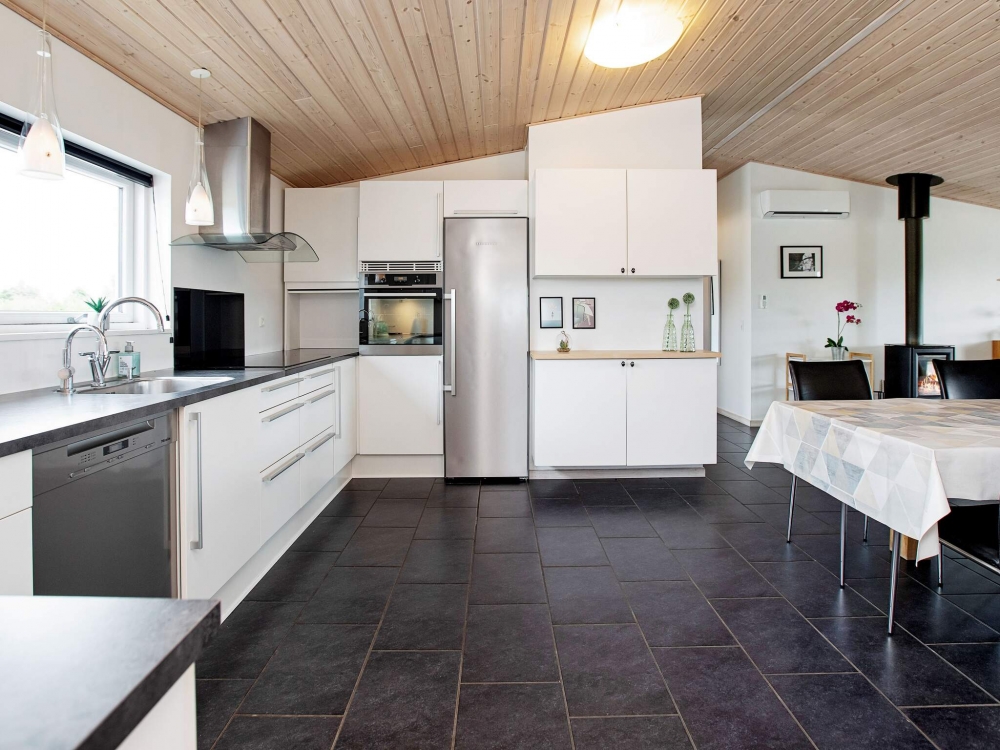 Die Küche in dem Luxusferienhaus Nr. 626 ist so gut ausgestattet, dass man problemlos Mahlzeiten für 14 Personen zubereiten kann.