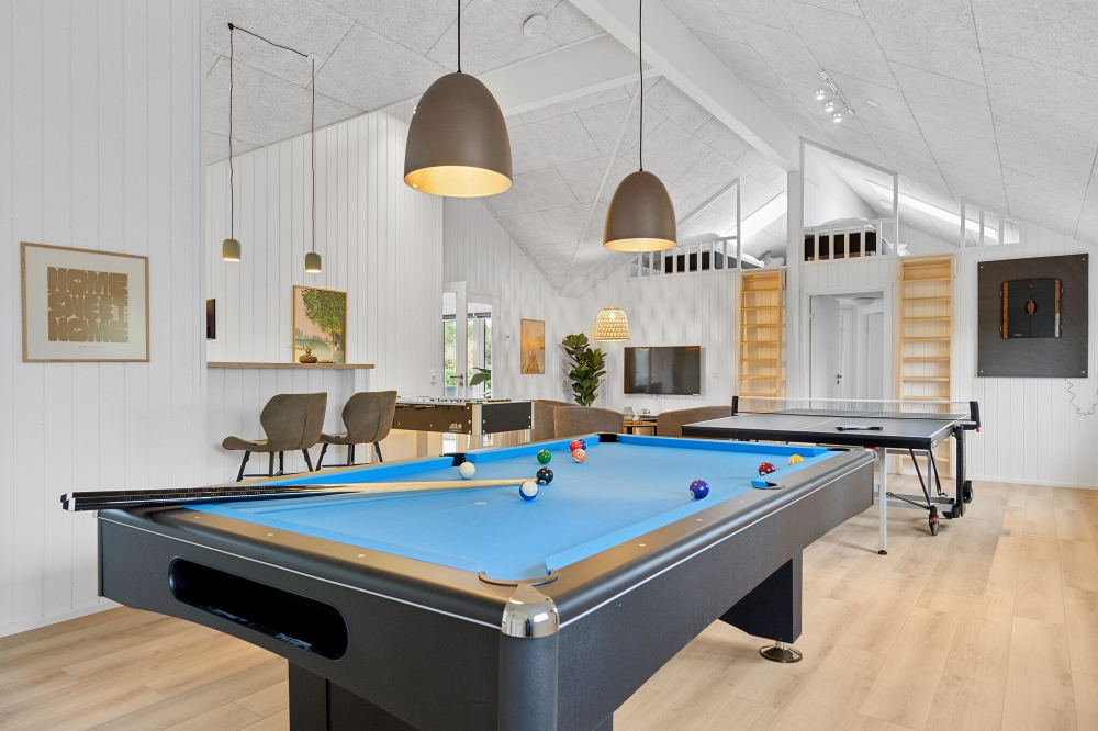 Neben den vielen schönen Stunden, die man im Poolbereich des Hauses verbringen kann, bietet das Luxusferienhaus 627 auch Spielevergnügen bei Billard/Tischtennis und Darts