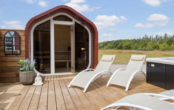 Genießen Sie die heiße Sauna im Luxusferienhaus Nr. 629 für 20 Personen