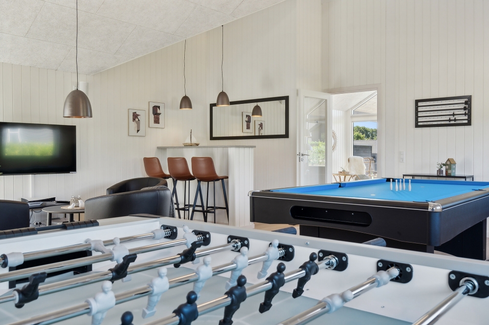 Neben den vielen schönen Stunden, die man im Poolbereich des Hauses verbringen kann, bietet das Luxusferienhaus 633 auch Spielevergnügen bei Billard/Tischtennis und Darts