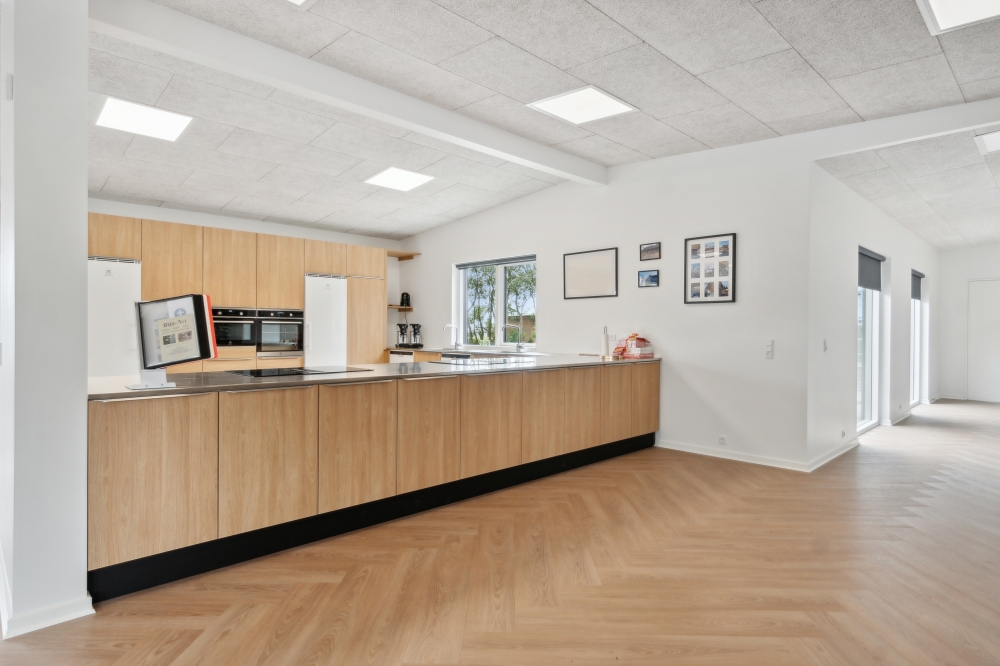 Gut ausgestattete Küche im Luxusferienhaus Nr. 645 in Limfjord.