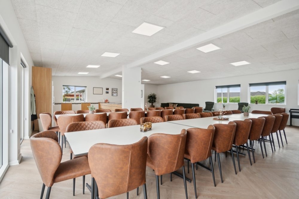 Der Aufenthaltsraum bietet Platz für 40 Personen, wenn ihr das Ferienhaus 645 in Limfjord besucht.
