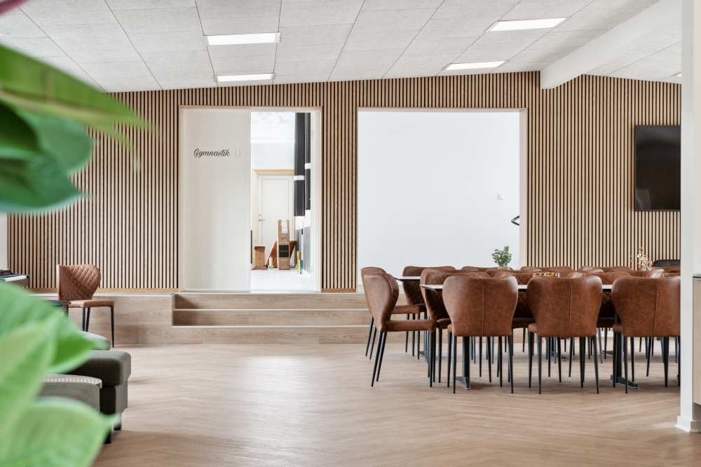 Aufenthaltsraum mit Platz für 40 im Luxusferienhaus Nr. 645.