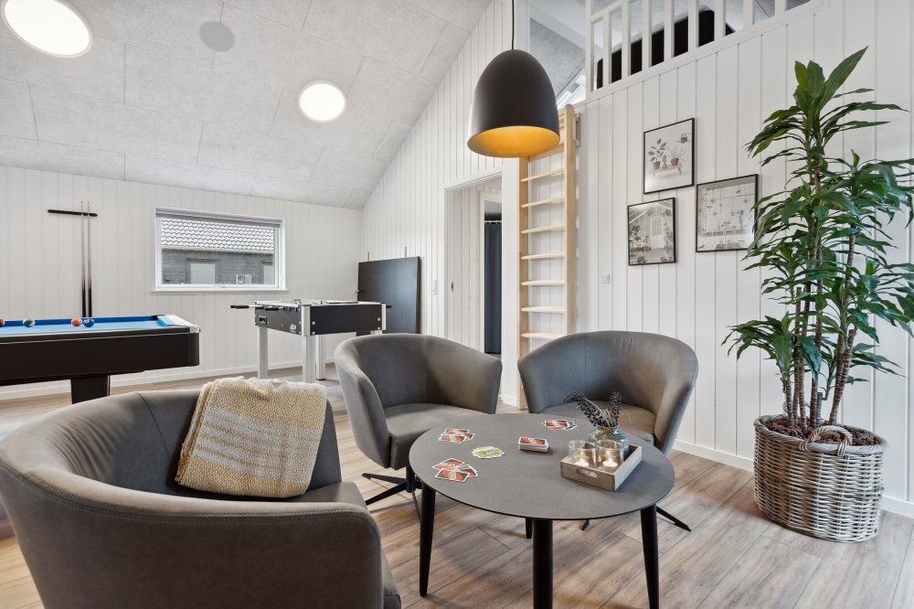 Aktivitätsraum im Luxusferienhaus Nr. 655 mit 6 Schlafzimmern und Platz für 14 Gäste.