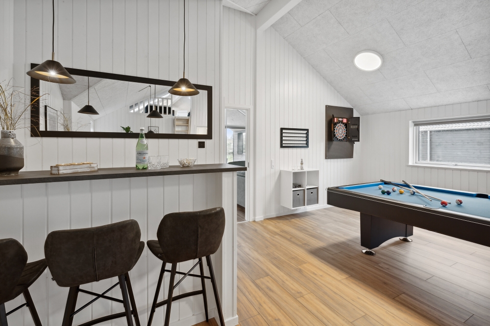 Das Luxusferienhaus 655 für 14 Personen hat einen großen Aktivitätsraum mit u. a. Billard und Darts