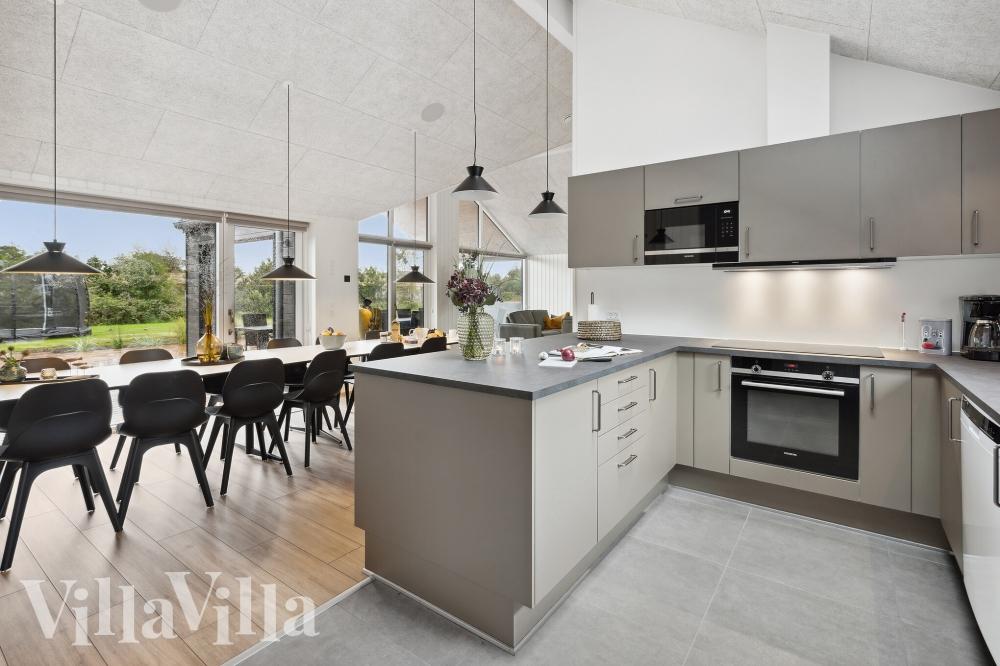 Die Küche in dem Luxusferienhaus Nr. 655 ist so gut ausgestattet, dass man problemlos Mahlzeiten für 14 Personen zubereiten kann.